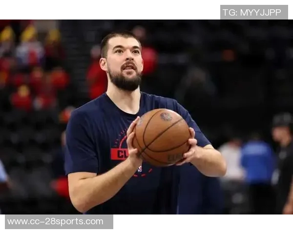 祖巴茨替补席处理脚踝伤势赛后走路一瘸一拐引发关注